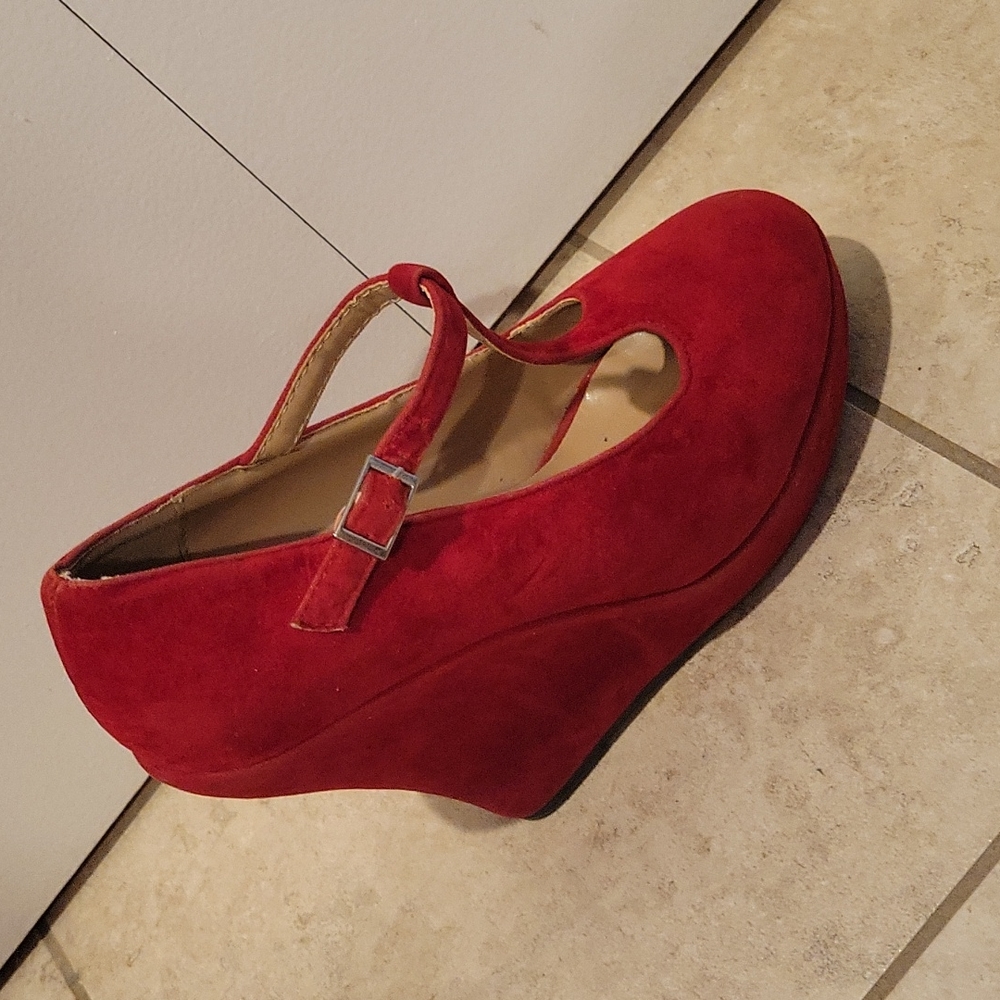 Red heels like platforms